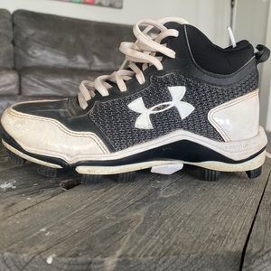 Under armor baseball lacrosse football cleats size 1.5 youth
